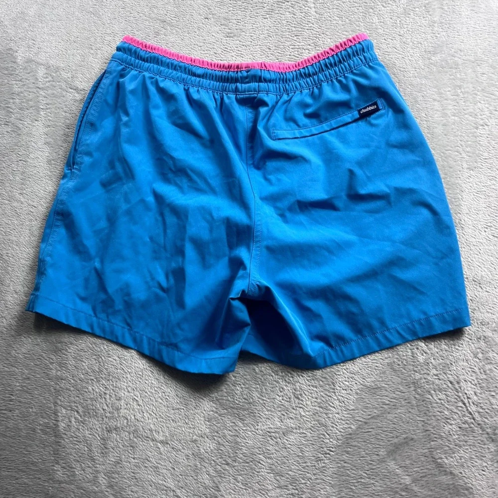Chubbies Mens Blue Pink Swim Trunks 5.5 Inch Inseam Pineapple Mesh Lined Medium
